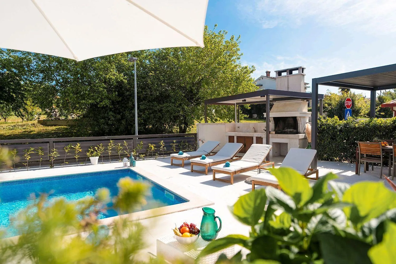 Traumhaftes Apartment Nur 100 Meter Zum Strand Mit Jacuzzi, Meerblick, Salzwasserpool Funtana