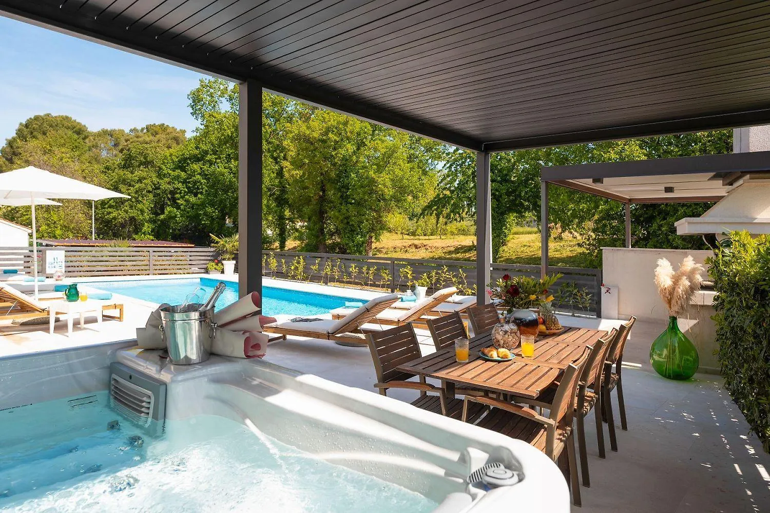 Traumhaftes Apartment Nur 100 Meter Zum Strand Mit Jacuzzi, Meerblick, Salzwasserpool Funtana