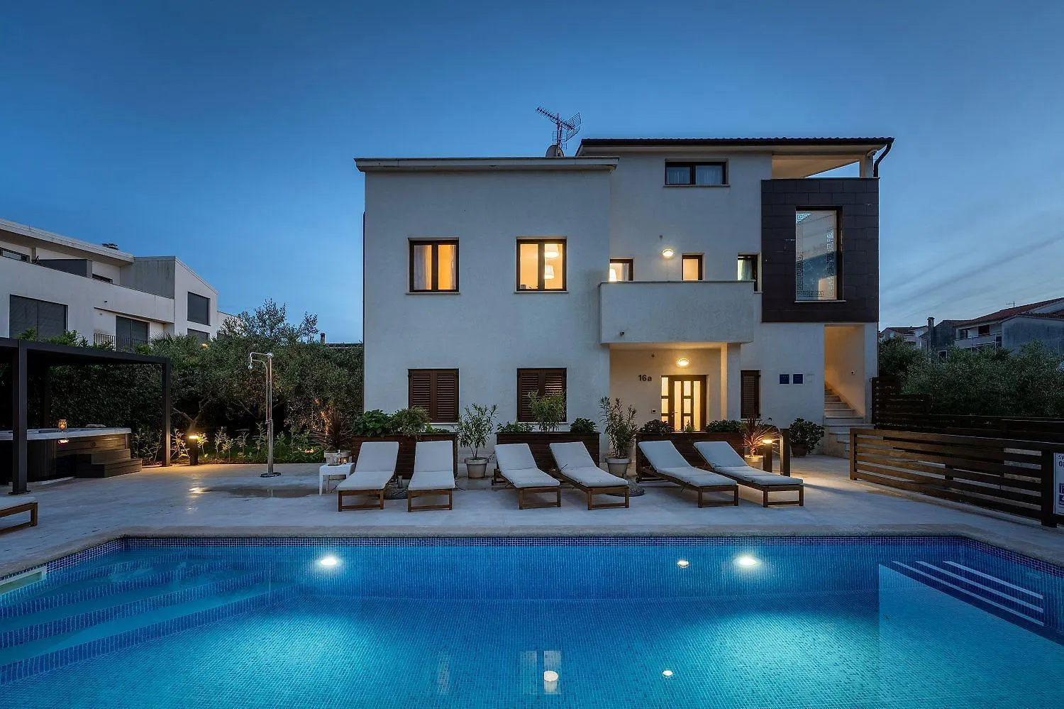 Traumhaftes Apartment Nur 100 Meter Zum Strand Mit Jacuzzi, Meerblick, Salzwasserpool Funtana Croacia