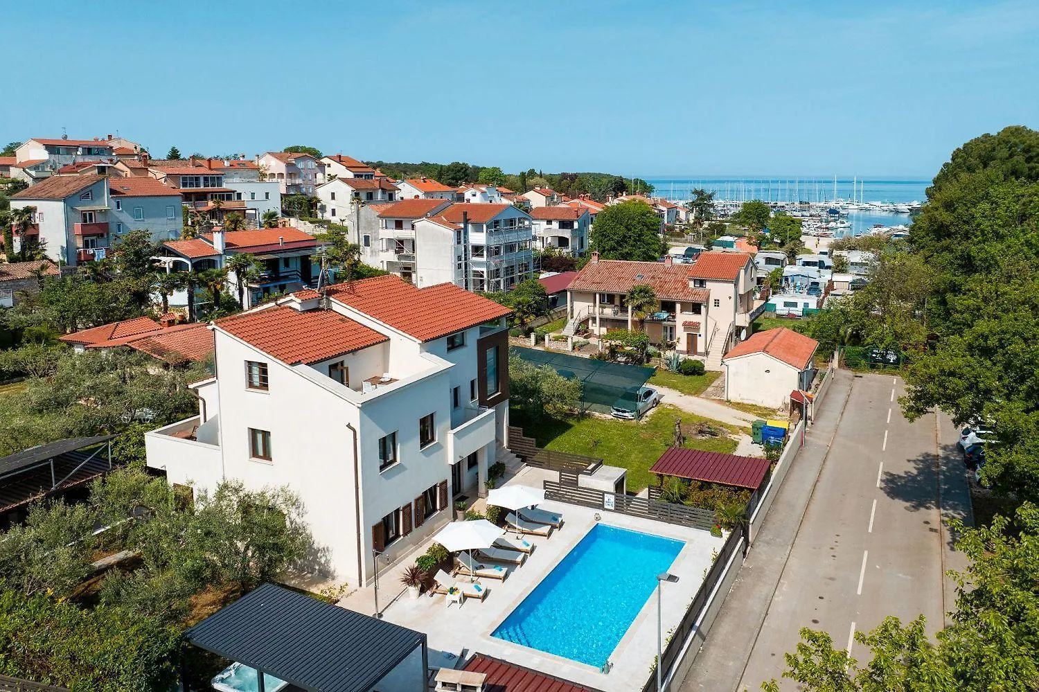 Traumhaftes Apartment Nur 100 Meter Zum Strand Mit Jacuzzi, Meerblick, Salzwasserpool Funtana