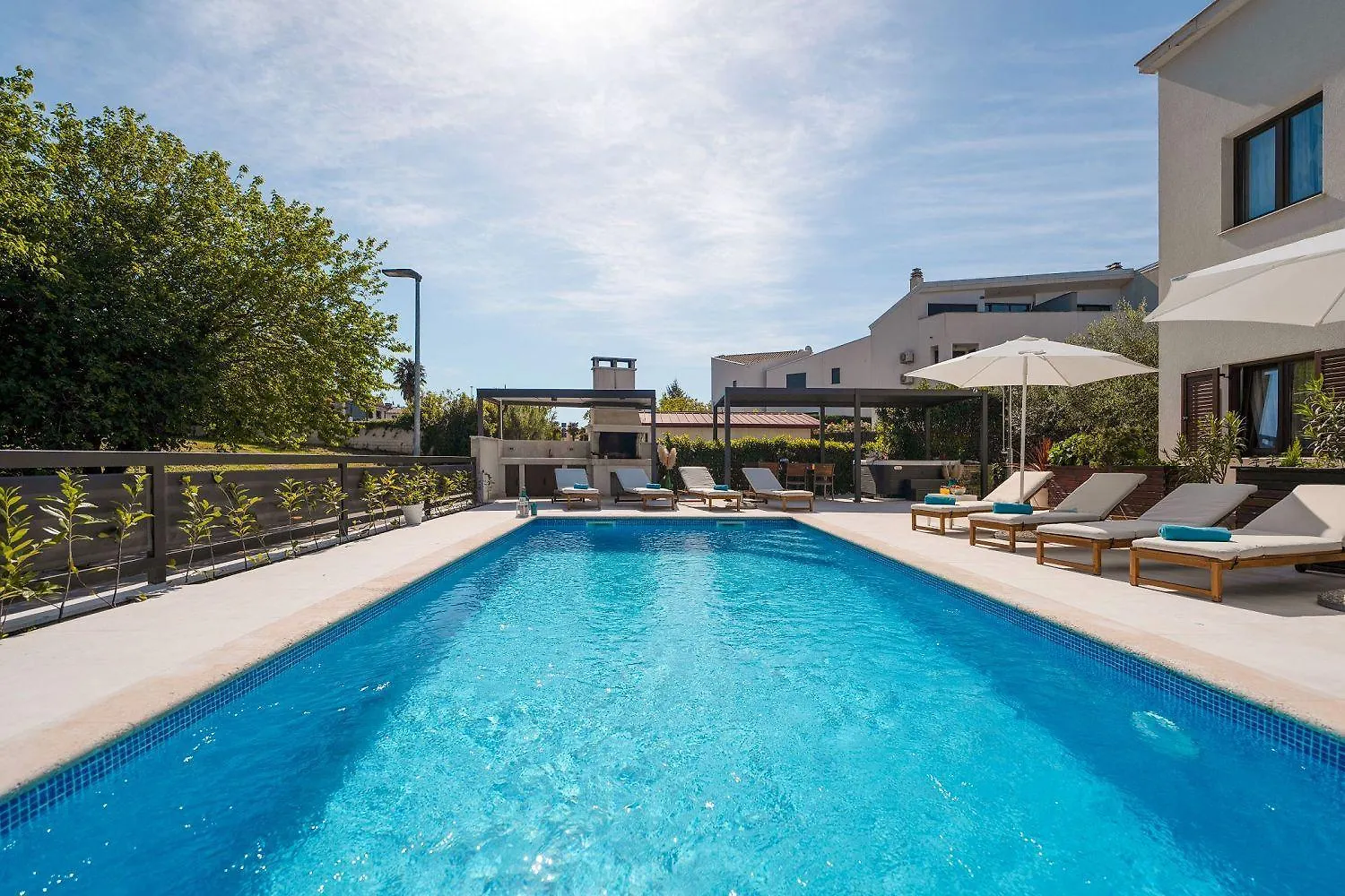 Traumhaftes Apartment Nur 100 Meter Zum Strand Mit Jacuzzi, Meerblick, Salzwasserpool Funtana