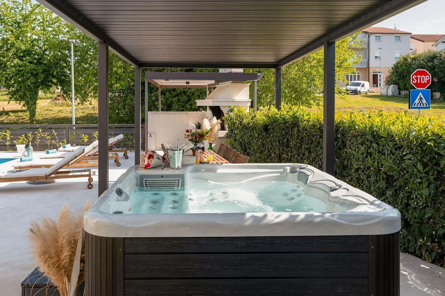 Traumhaftes Apartment Nur 100 Meter Zum Strand Mit Jacuzzi, Meerblick, Salzwasserpool Funtana