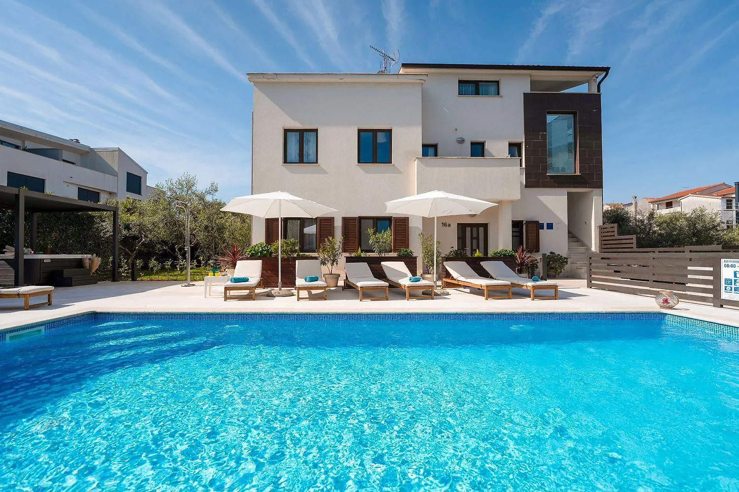 Traumhaftes Apartment Nur 100 Meter Zum Strand Mit Jacuzzi, Meerblick, Salzwasserpool Funtana