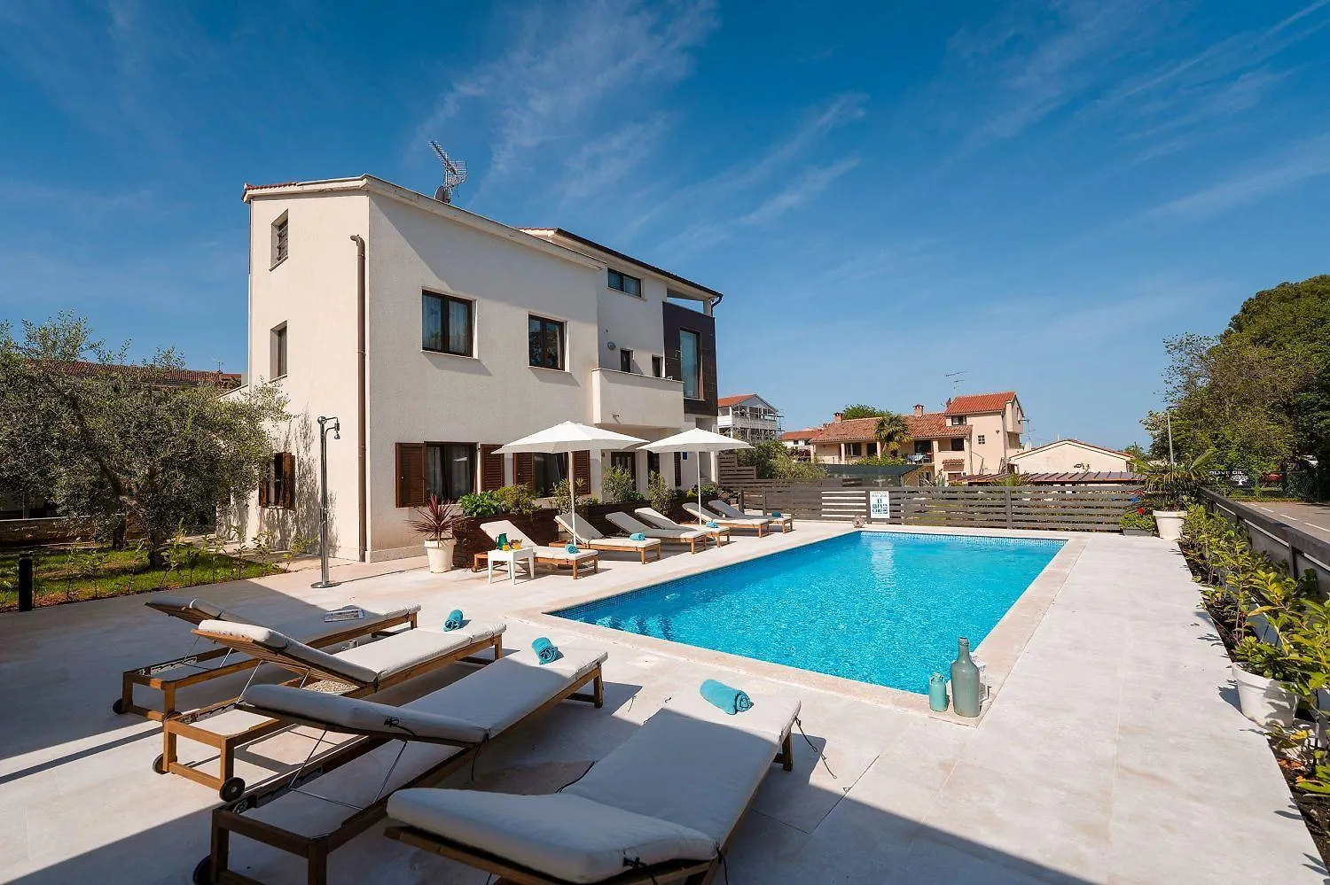 Traumhaftes Apartment Nur 100 Meter Zum Strand Mit Jacuzzi, Meerblick, Salzwasserpool Funtana
